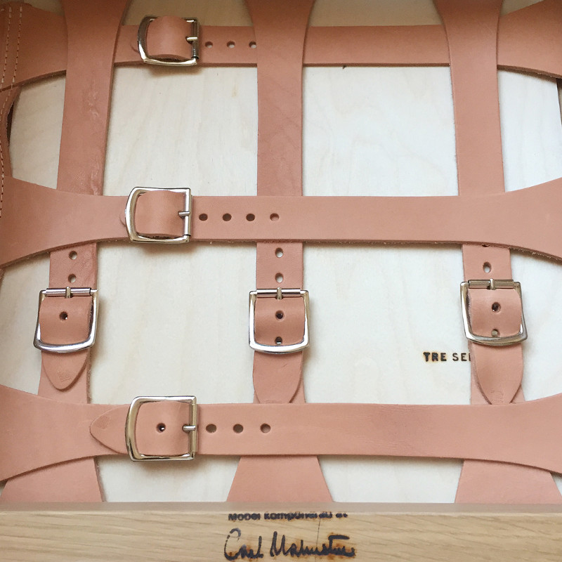 Tre Sekel leather straps